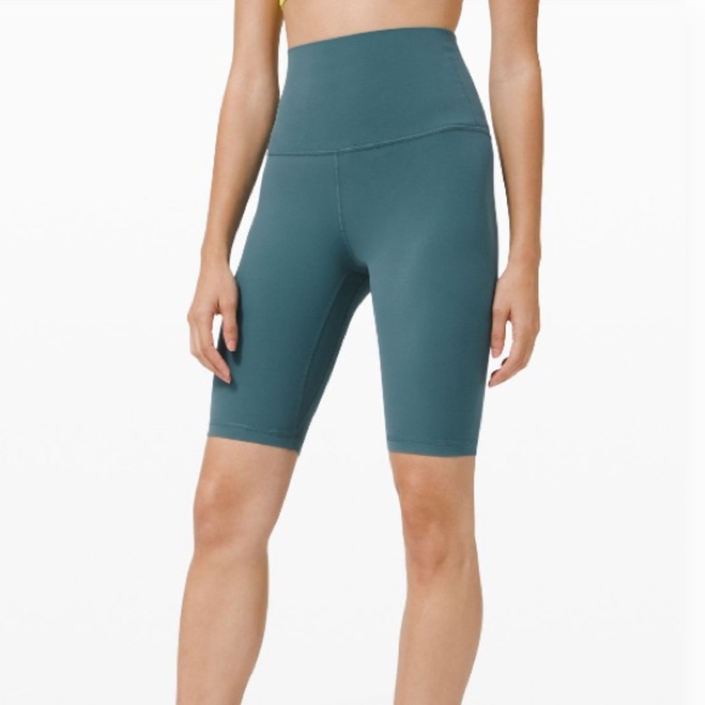 like new Lululemon align 10 inch bikers